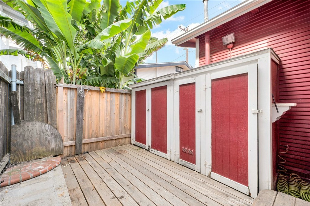 Property Photo:  660 N Olive Street  CA 93001 