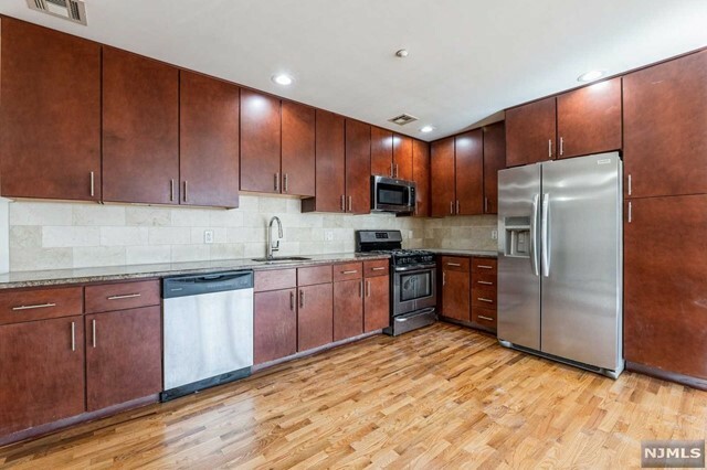 Property Photo:  17 Meadow Road 501  NJ 07070 