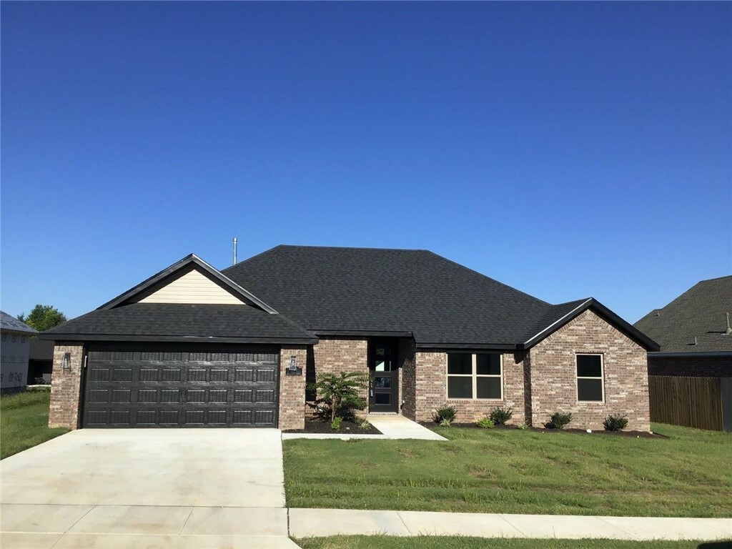 Property Photo: 4717 W Planetree Street AR 72704