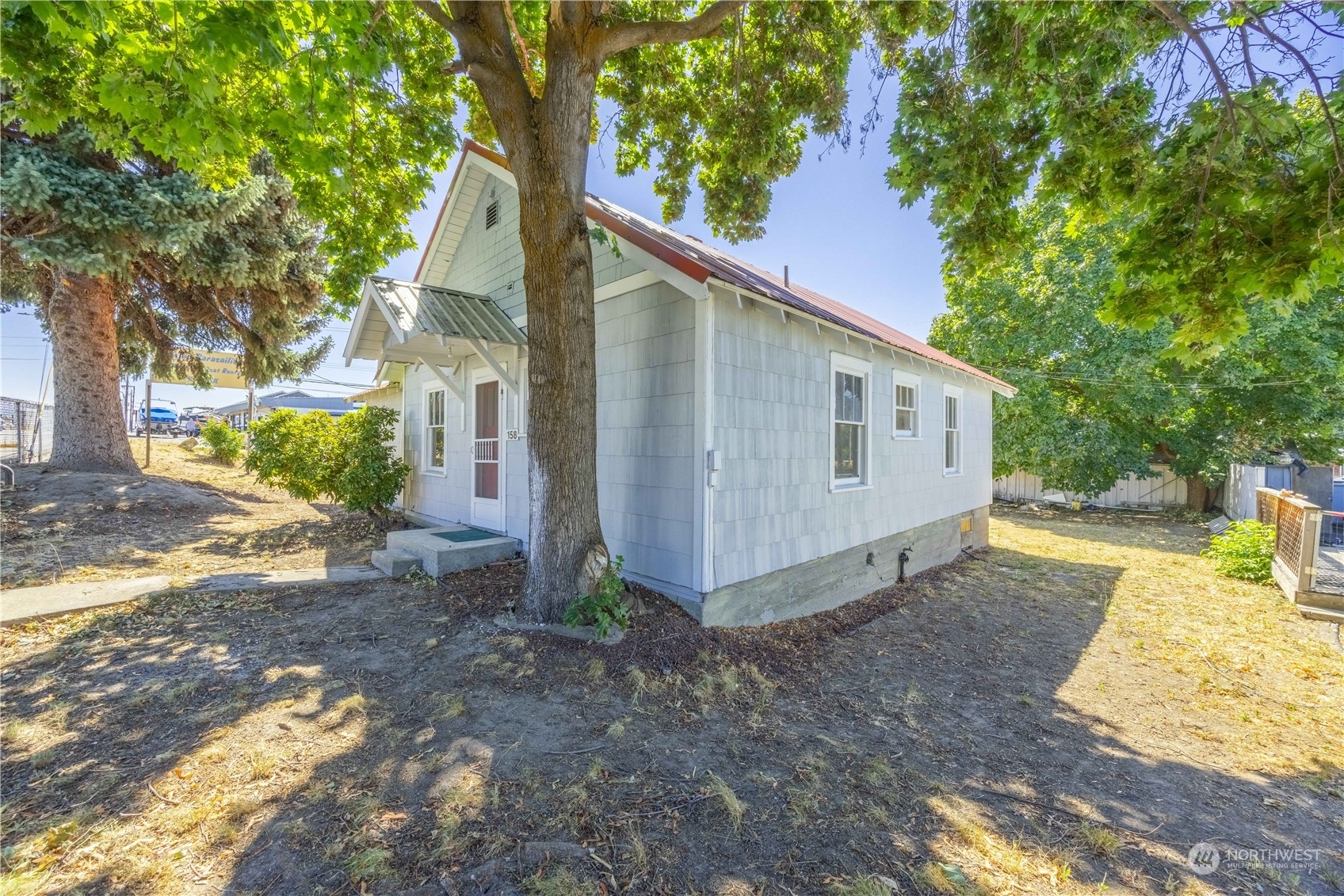 Property Photo:  158 Wapato Way  WA 98831 