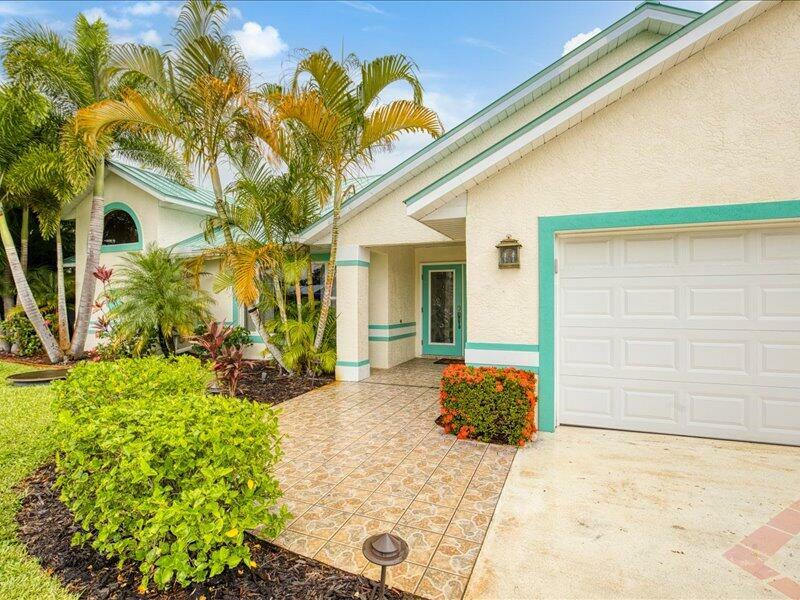 Property Photo:  702 SE Adams Court  FL 34984 