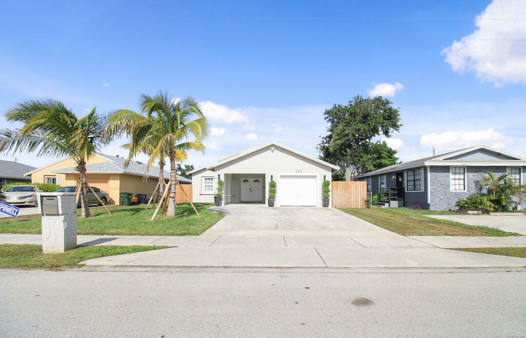 Property Photo:  233 SW 11th Avenue  FL 33444 