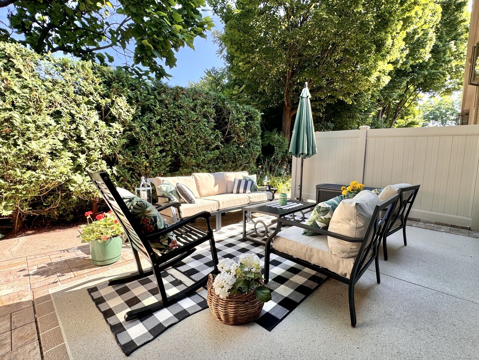 Property Photo:  25 Washington Street Apt 20  CT 06010 