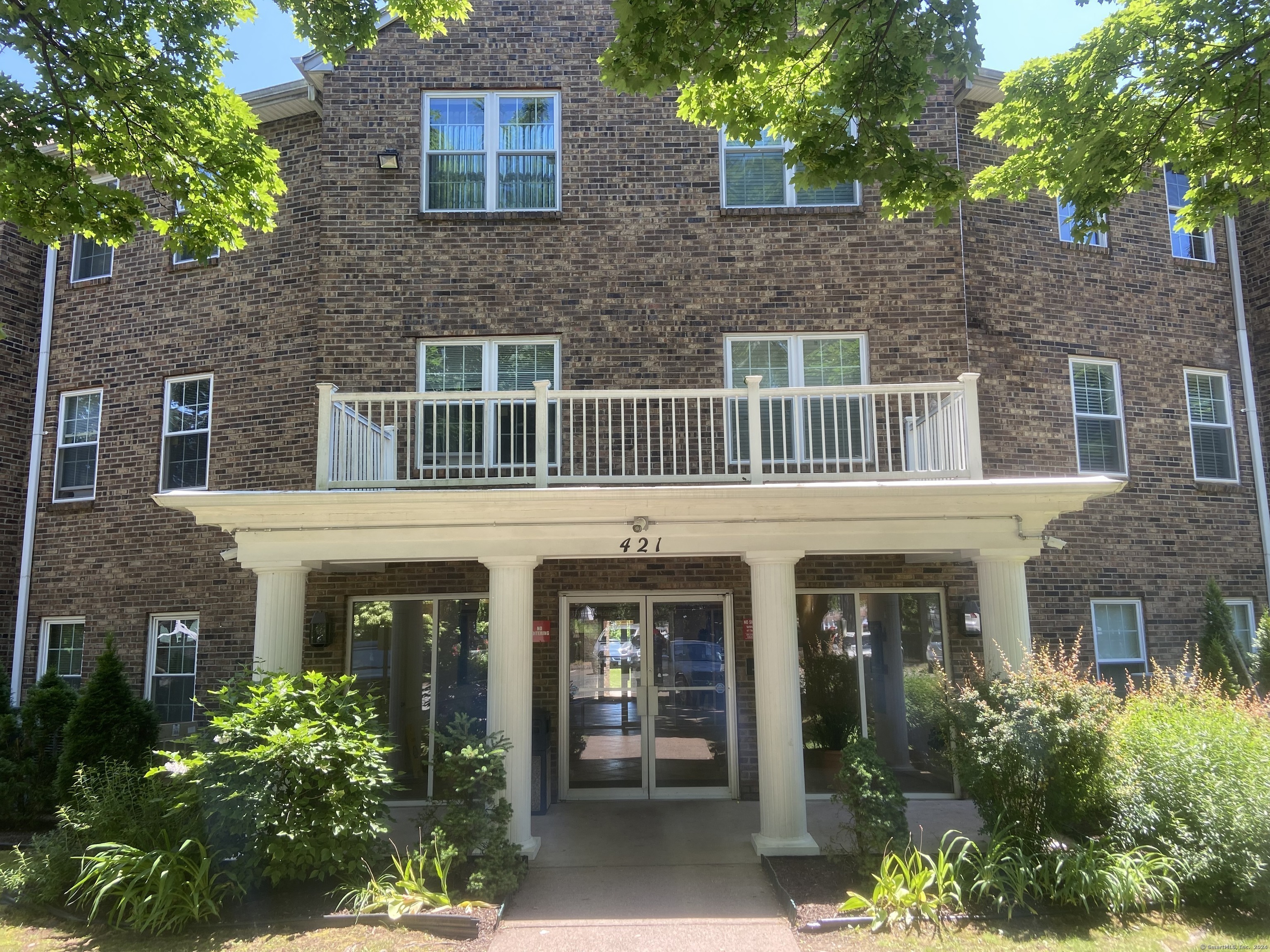 Property Photo:  421 Tolland Street 104  CT 06108 