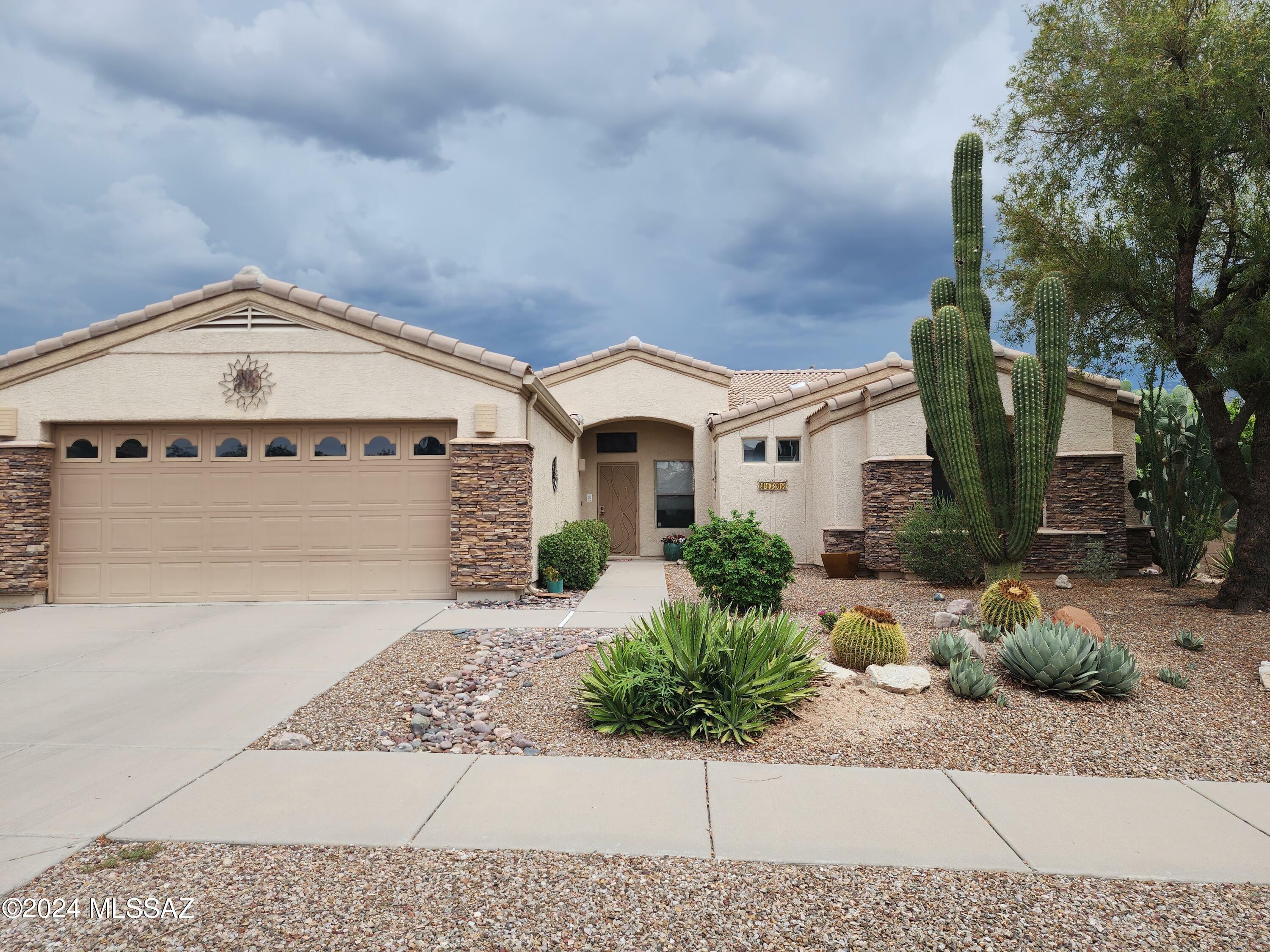 Property Photo:  11608 N Flat Iron Drive  AZ 85737 