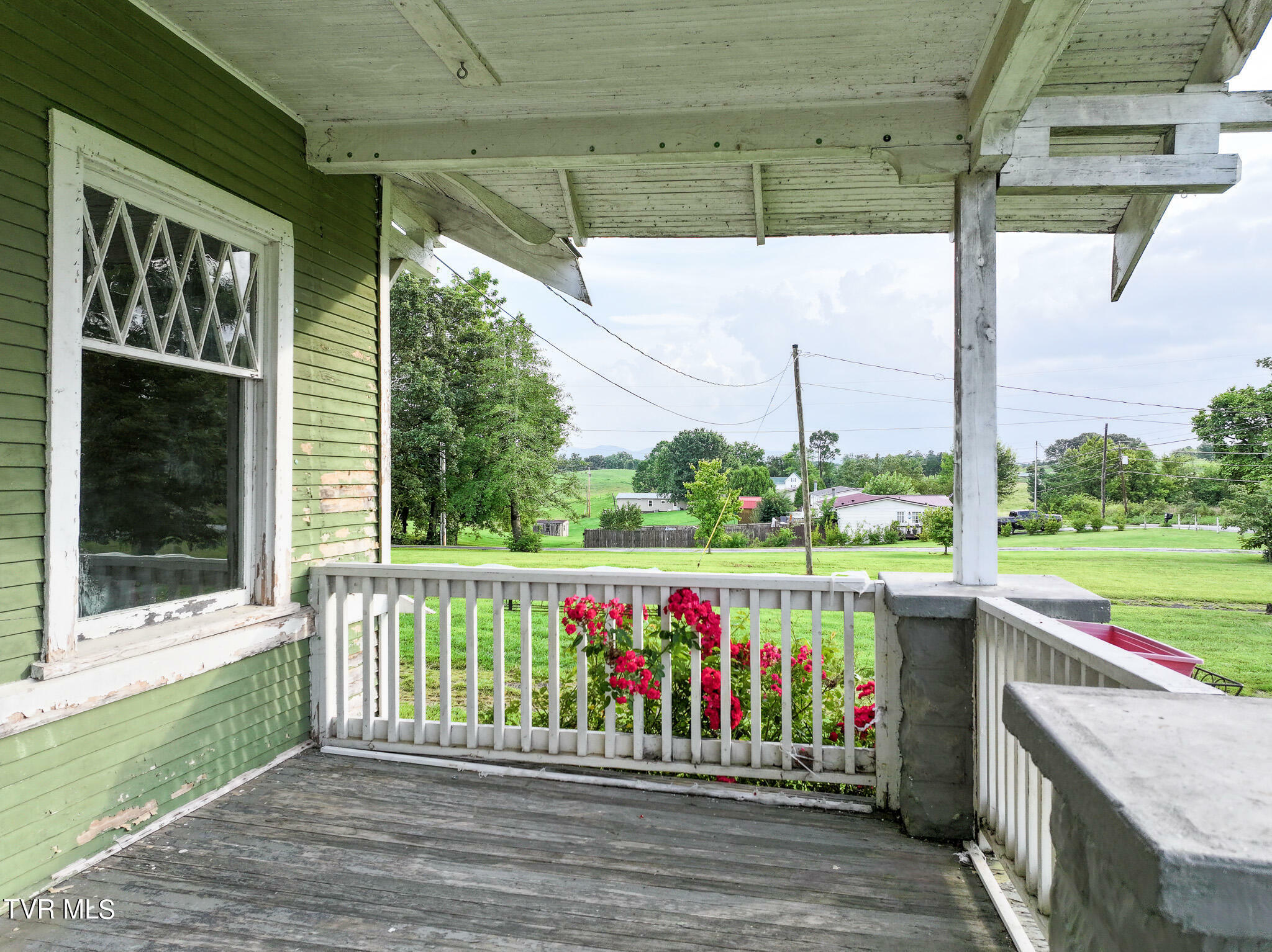 Property Photo:  124 West Allens Bridge Road  TN 37743 