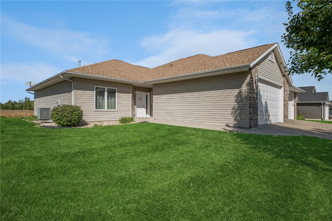 Property Photo:  718 Dorchester Place NE  IA 52402 