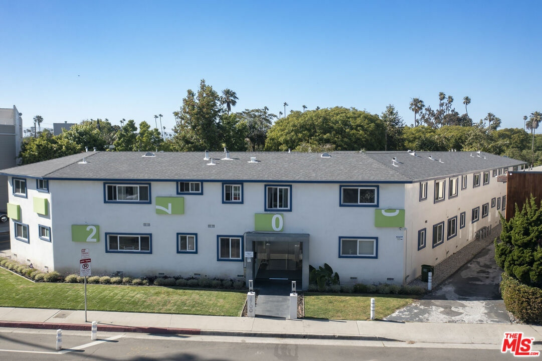 Property Photo: 2700 Abbot Kinney Blvd CA 90291