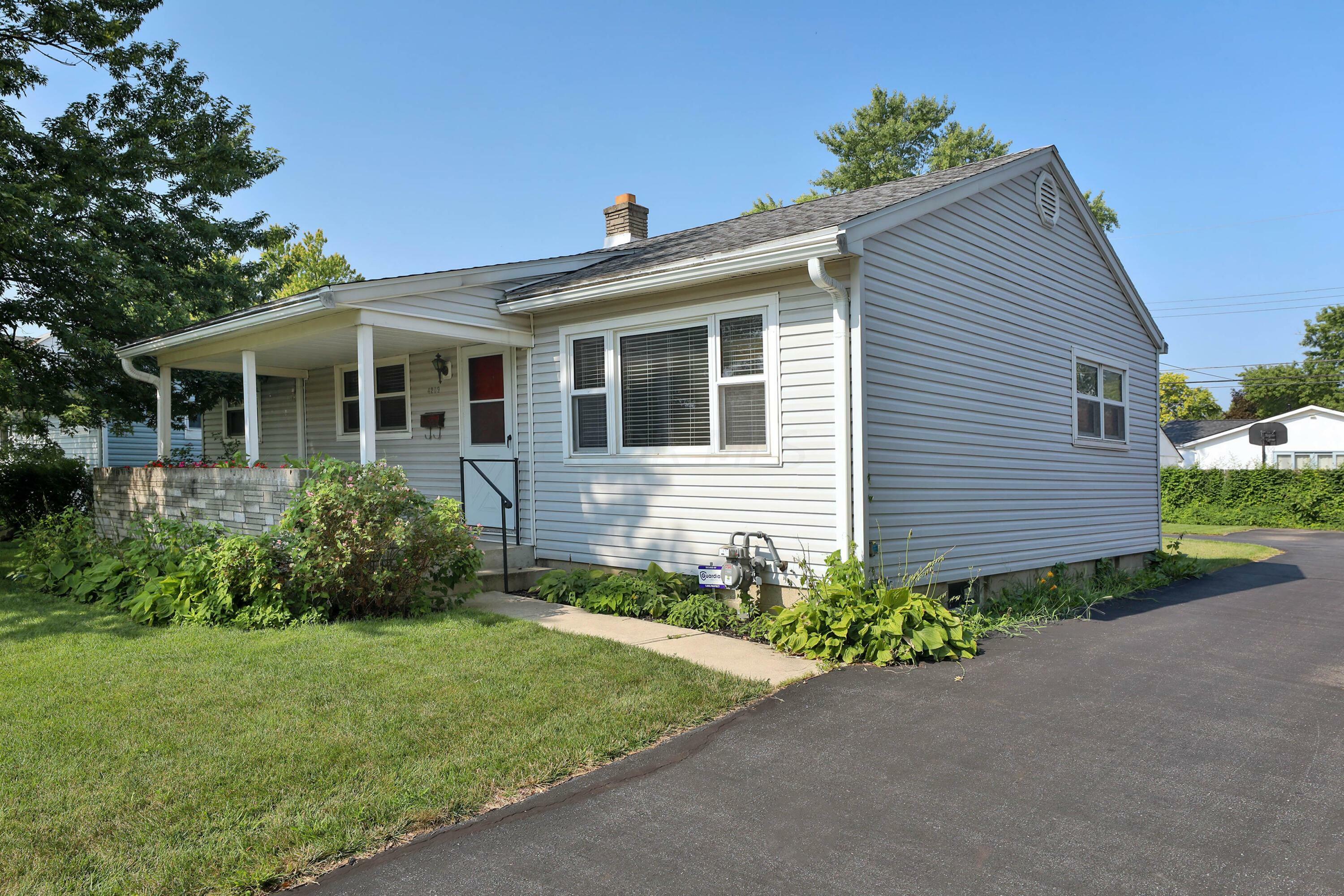 Property Photo:  4209 Maplegrove Drive  OH 43123 