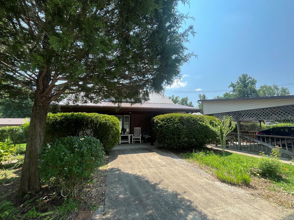 Property Photo: 70 Wallen Drive KY 41268