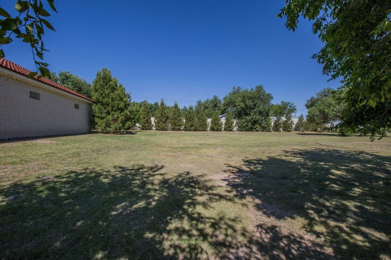 Property Photo: 4343 N Boston Avenue TX 79415