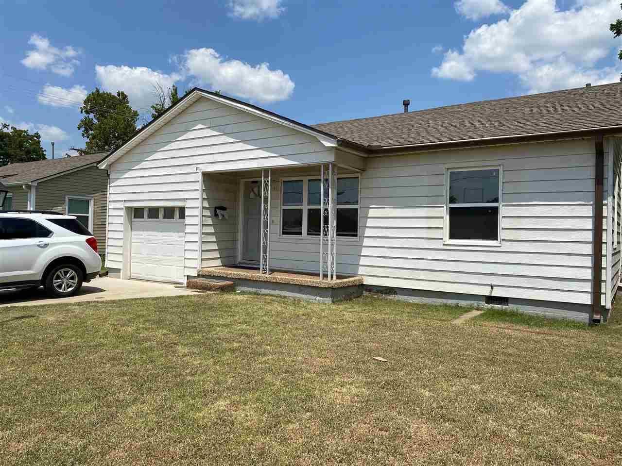 Property Photo:  113 W Chestnut  OK 73533 