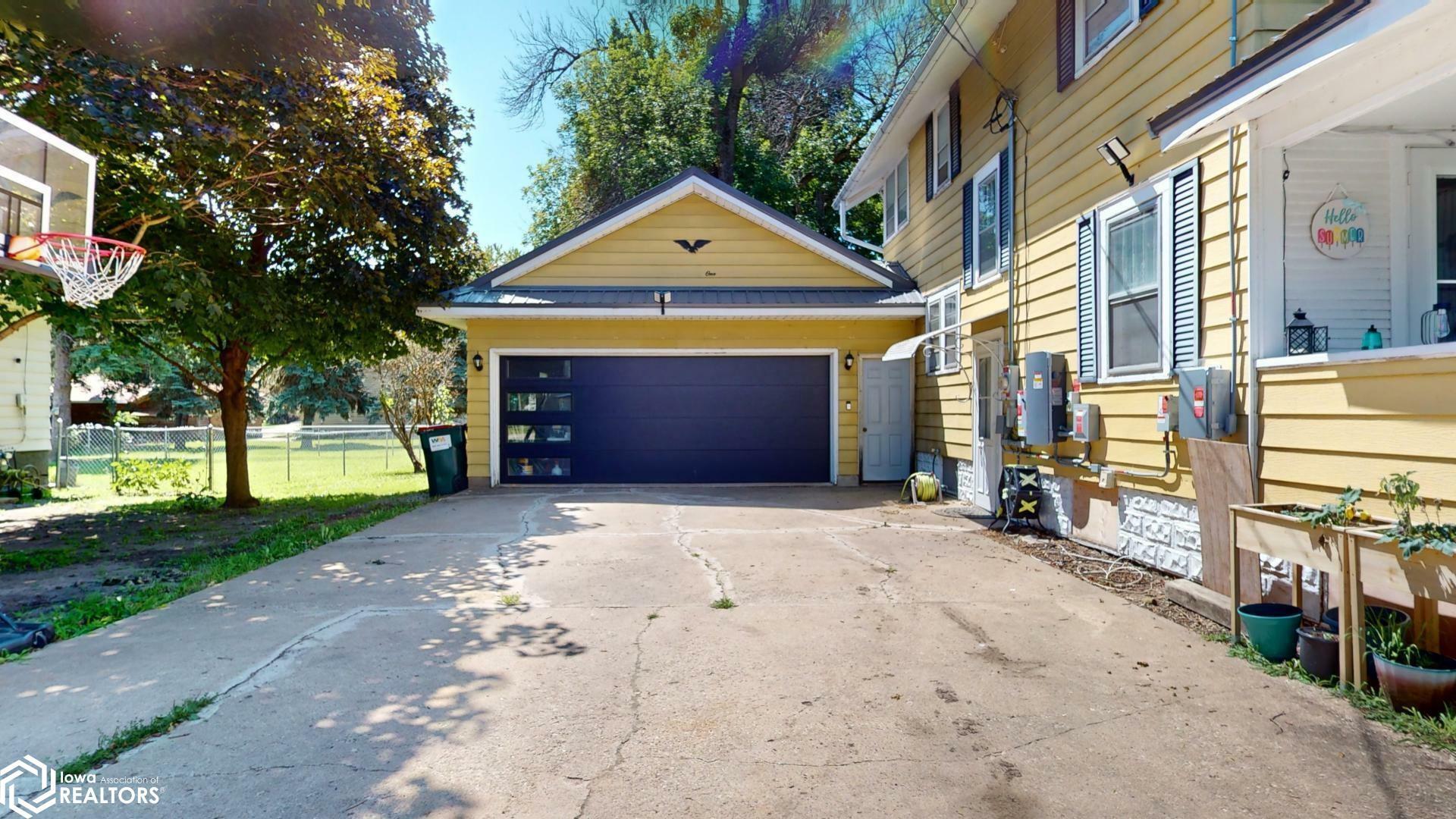 Property Photo:  721 Gilman Street  IA 50475 