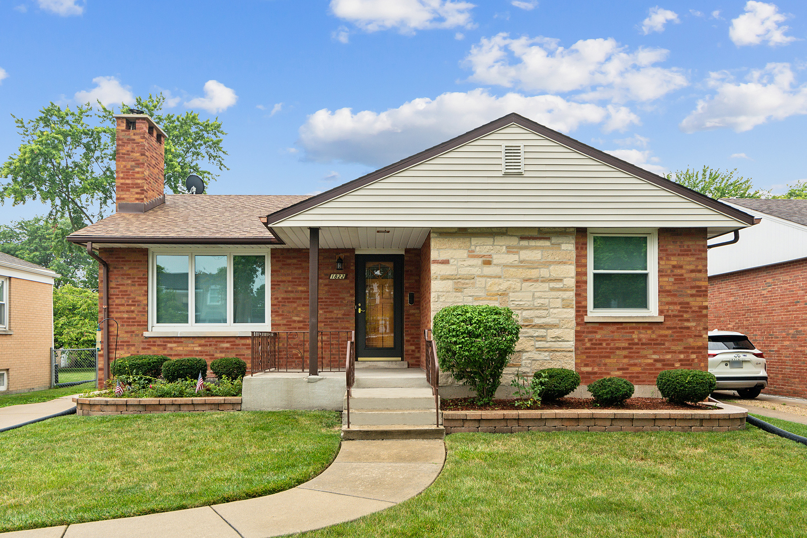 Property Photo: 1822 Portsmouth Avenue IL 60145