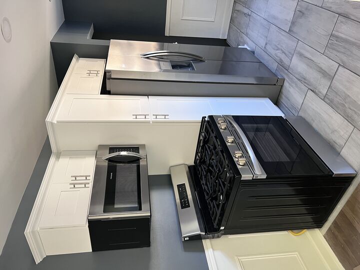 Property Photo:  1748 E 85th Street  IL 60617 