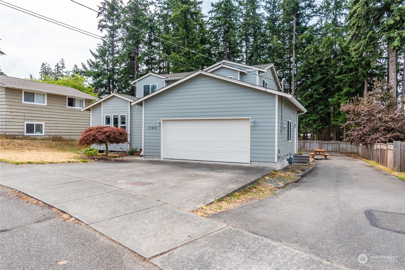 Property Photo:  1755 NE 8th Avenue  WA 98277 