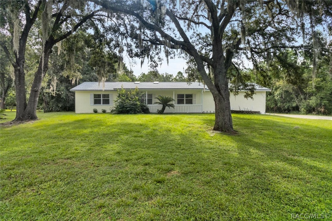 Property Photo: 405 N Pompeo Avenue FL 34429