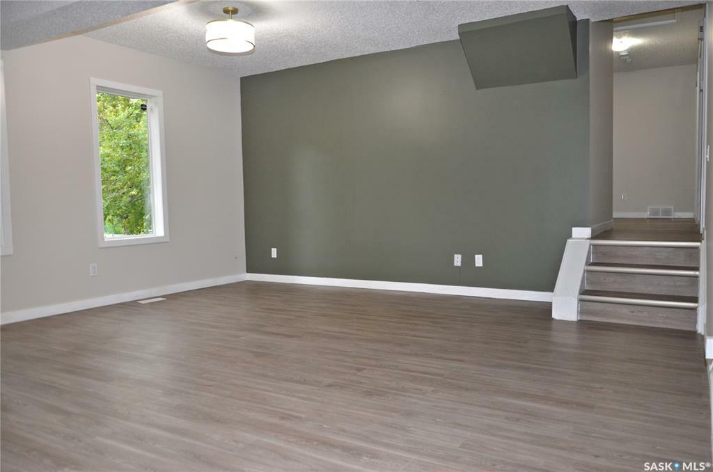 Property Photo:  521 S Avenue S  SK S7M 3A5 