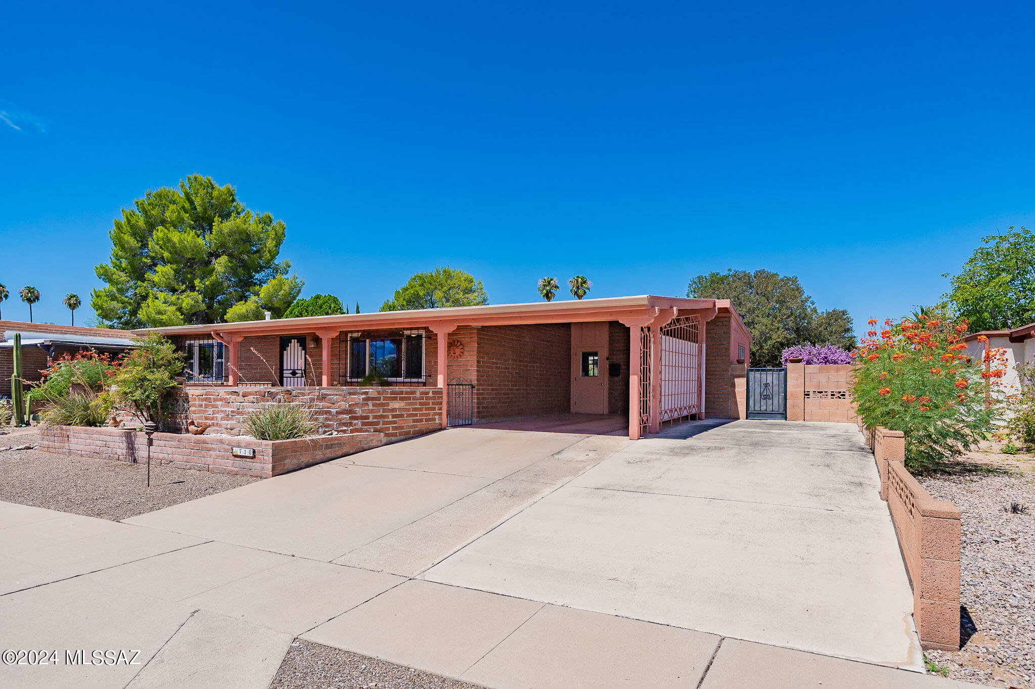 Property Photo:  710 S La Bellota  AZ 85614 