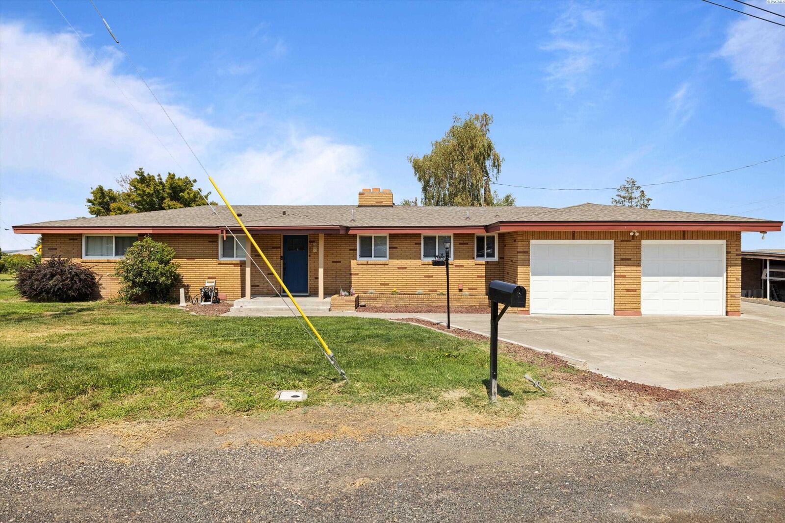 Property Photo:  324 W 27th Ave  WA 99337 