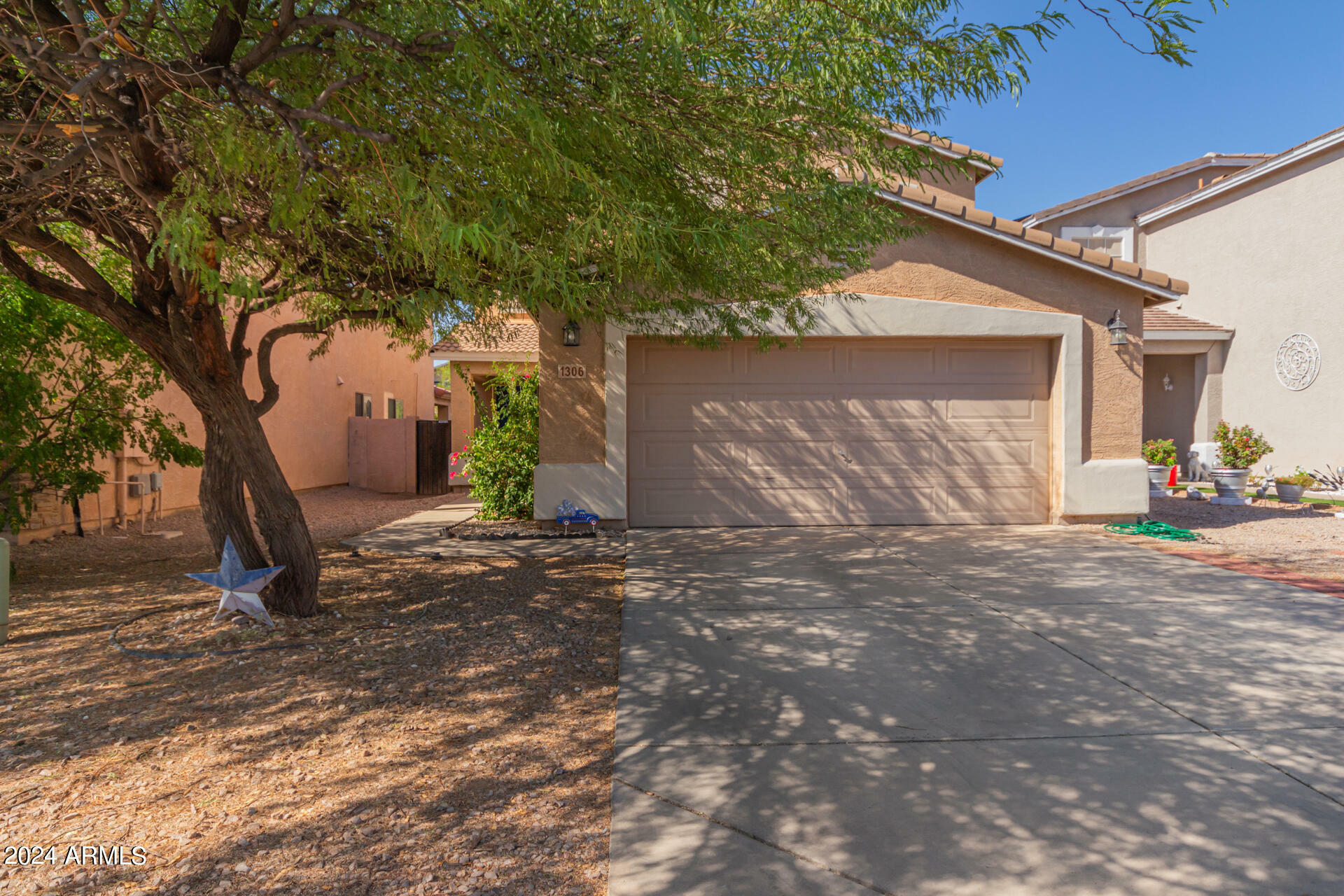 Property Photo:  1306 E Leaf Road  AZ 85140 