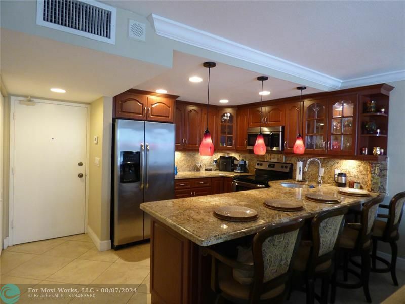 Property Photo:  401 Ocean Dr 212  FL 33139 