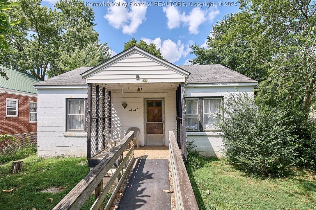 Property Photo:  2308 Washington Avenue  WV 25177 