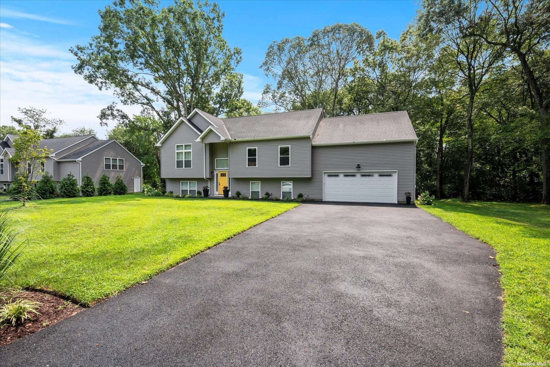 Property Photo:  153 Fox Run Lane  NY 11901 