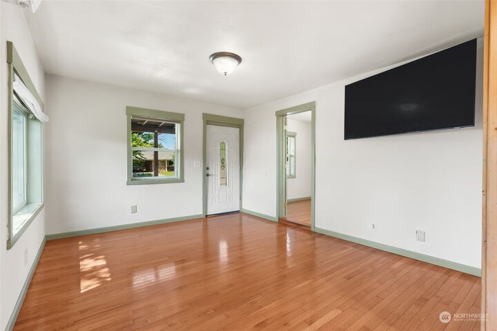 Property Photo: 900 Columbia Street WA 98926