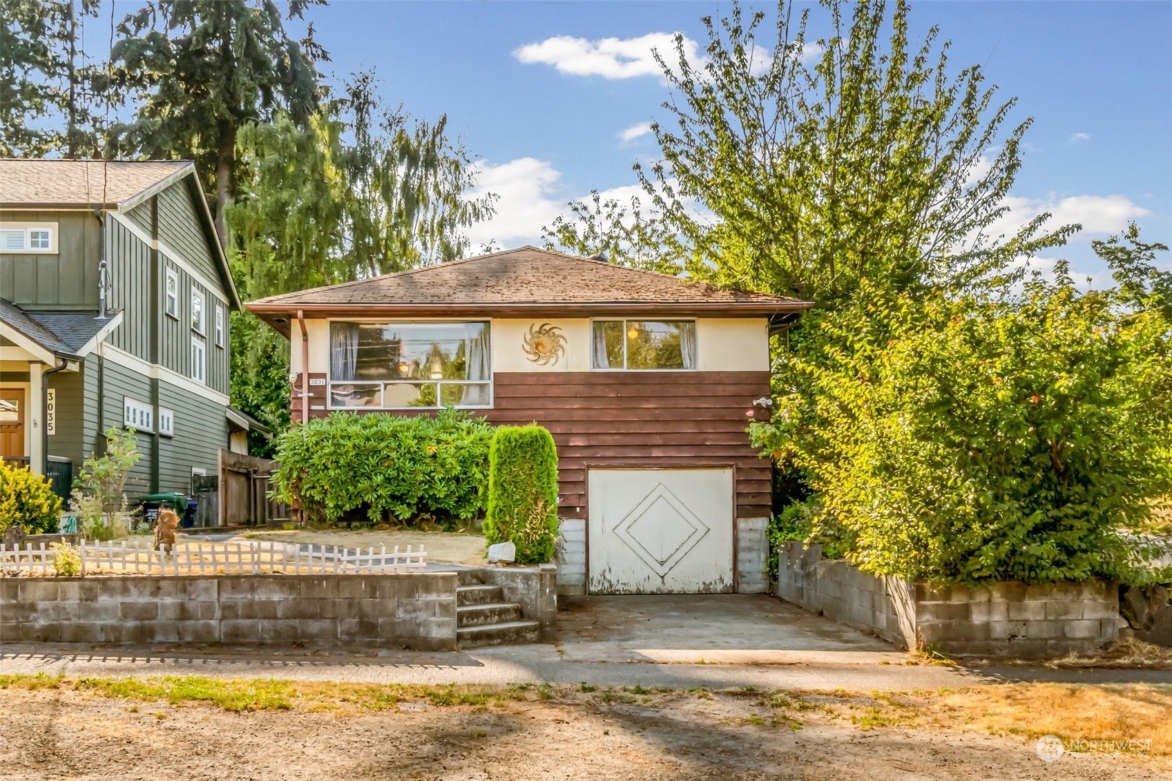 Property Photo:  3031 Garlough Avenue SW  WA 98116 