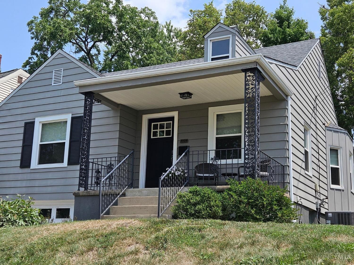 Property Photo:  7904 Lake Avenue  OH 45236 