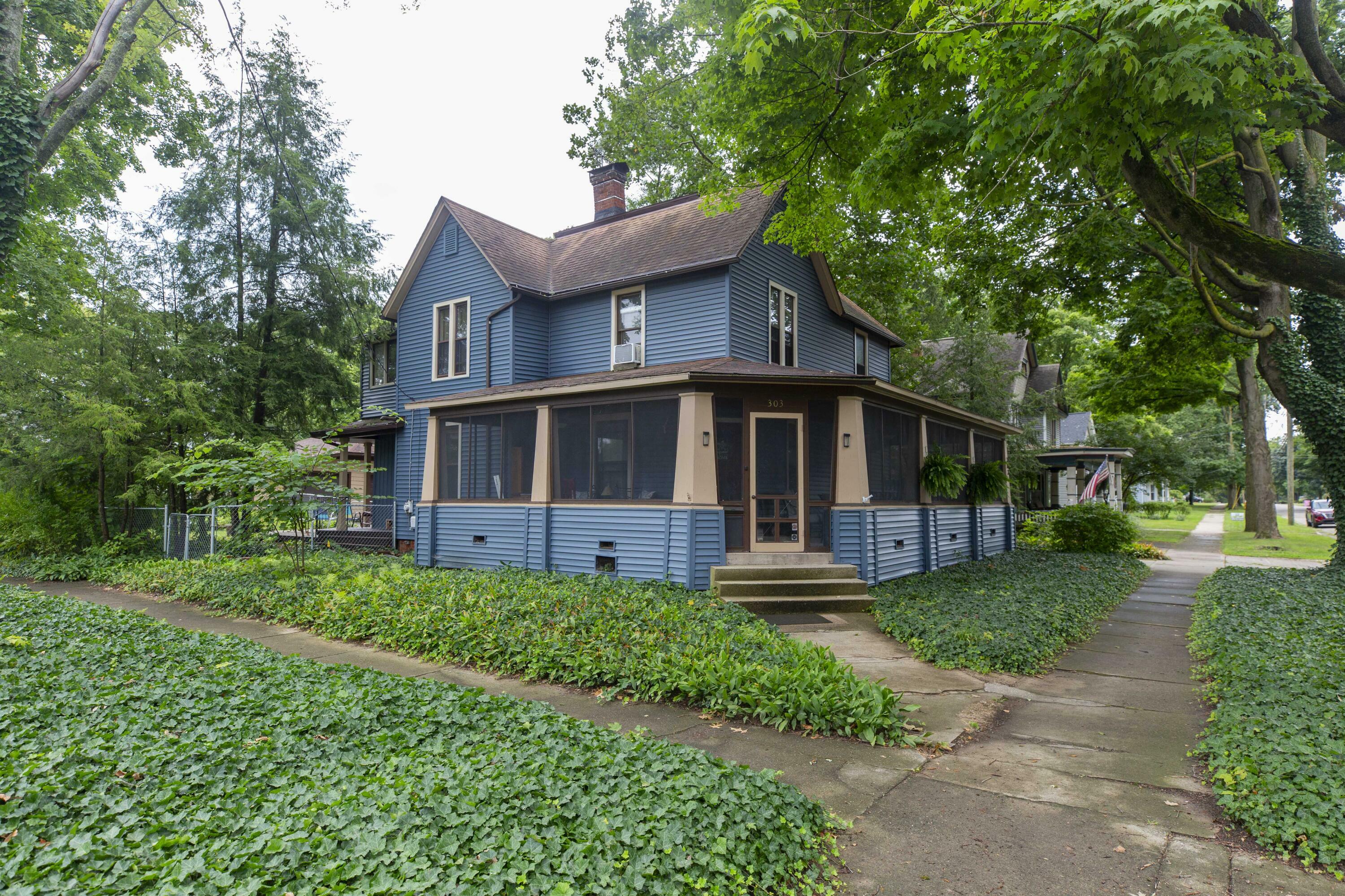 Property Photo:  303 S Saint Joseph Avenue  MI 49120 