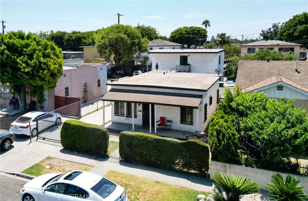 Property Photo:  910 E 90th Street  CA 90002 