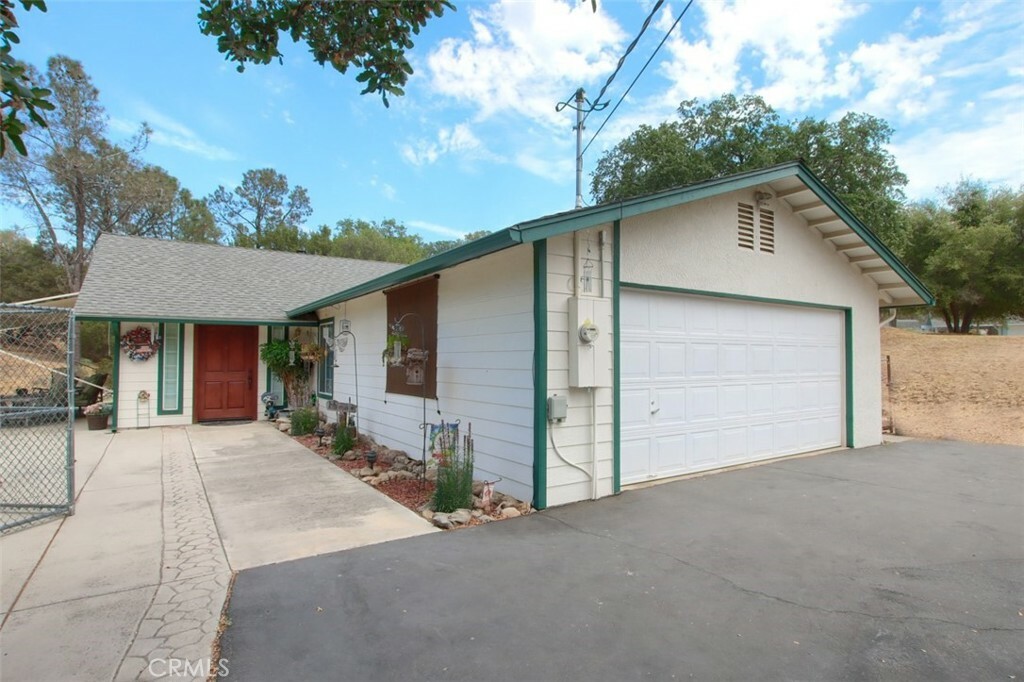 Property Photo:  43381 Running Deer Drive  CA 93614 