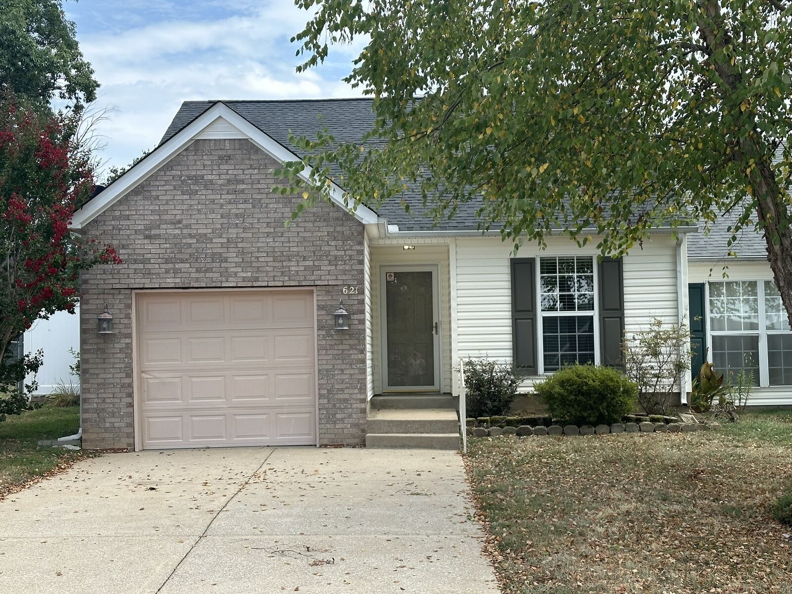Property Photo:  621 Dellwood Dr  TN 37167 