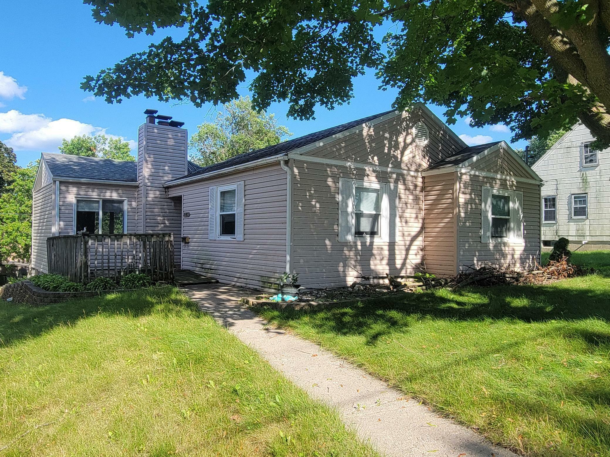 Property Photo:  1401 Todd Avenue  MN 56007 