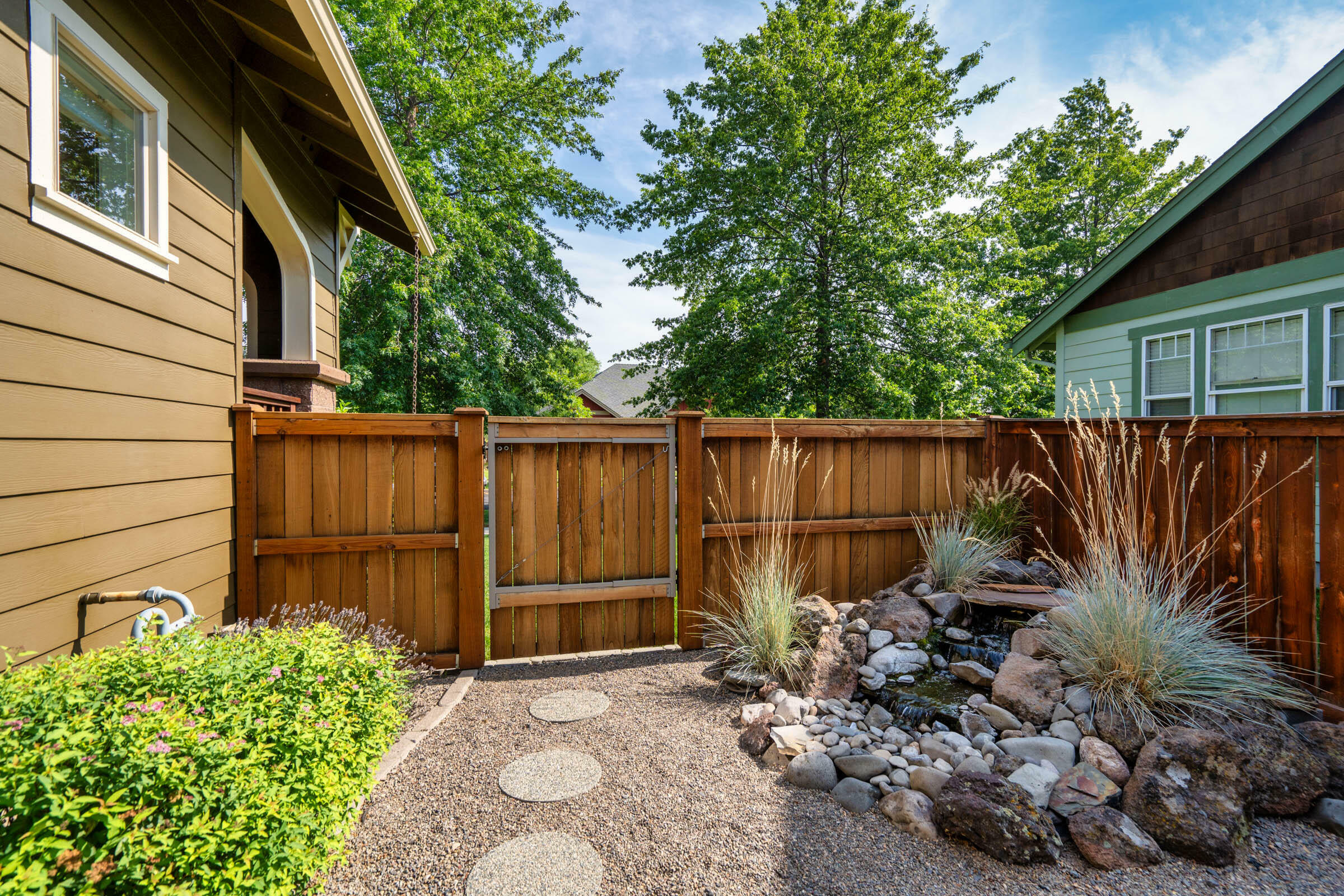 Property Photo:  1763 NW Jackpine Avenue  OR 97756 