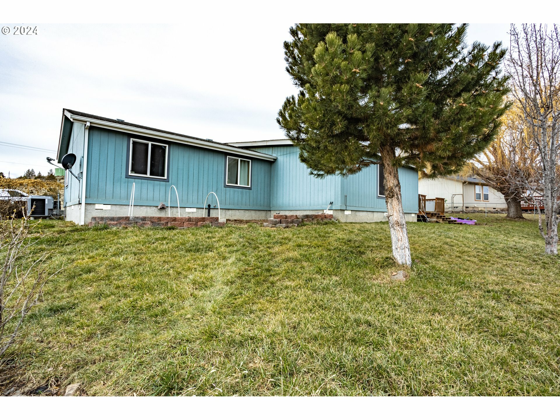 Property Photo:  703 Spey Rd  OR 97037 