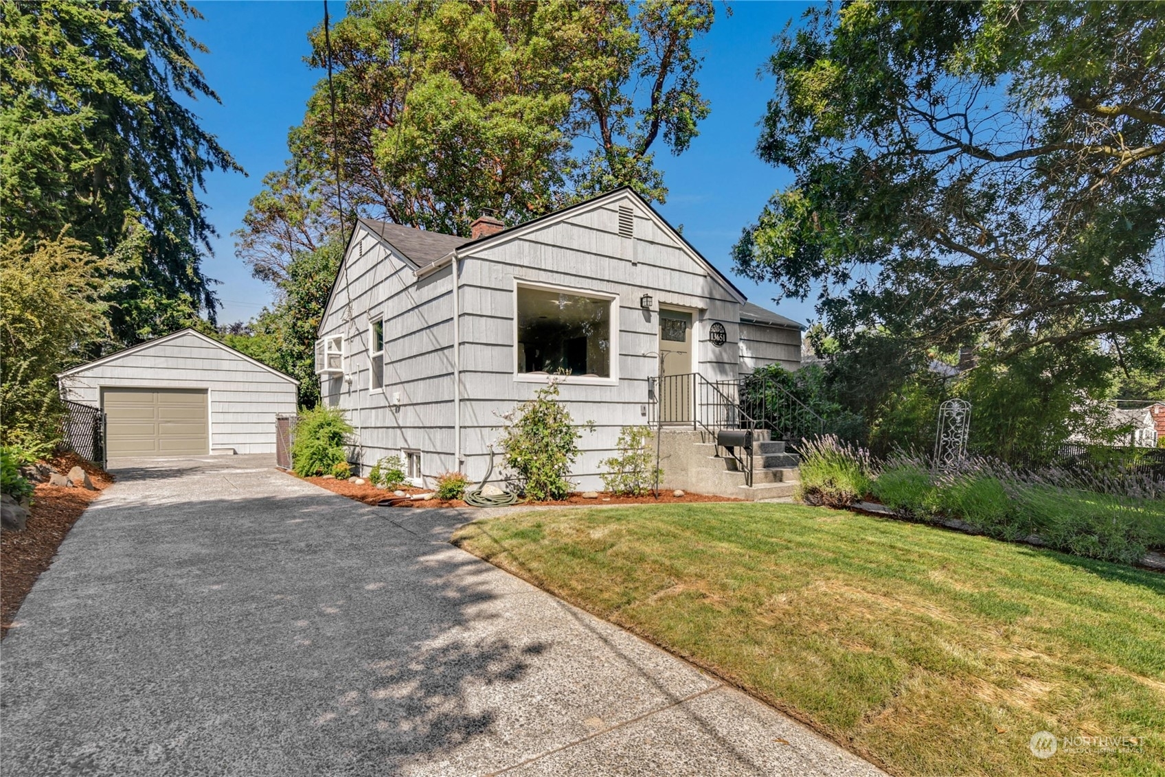 Property Photo:  13651 1st Avenue SW  WA 98166 