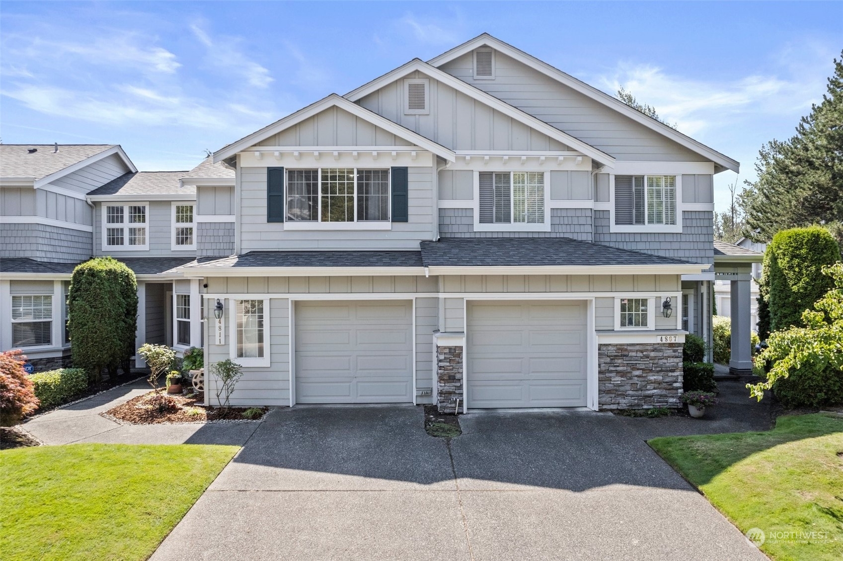Property Photo:  4811 NE 5th Ct  WA 98059 