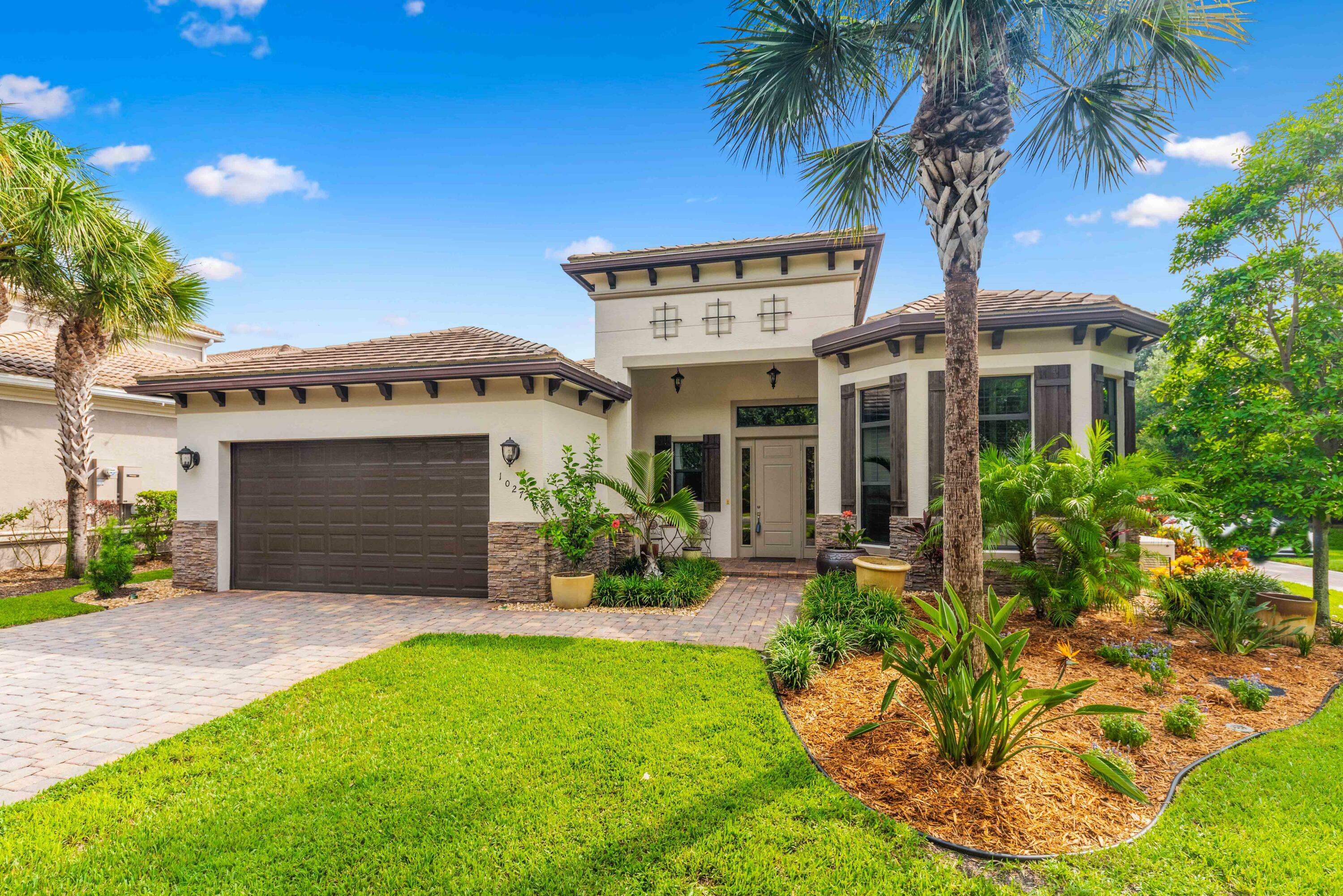 Property Photo:  1027 NE Savannah Oaks Way  FL 34957 