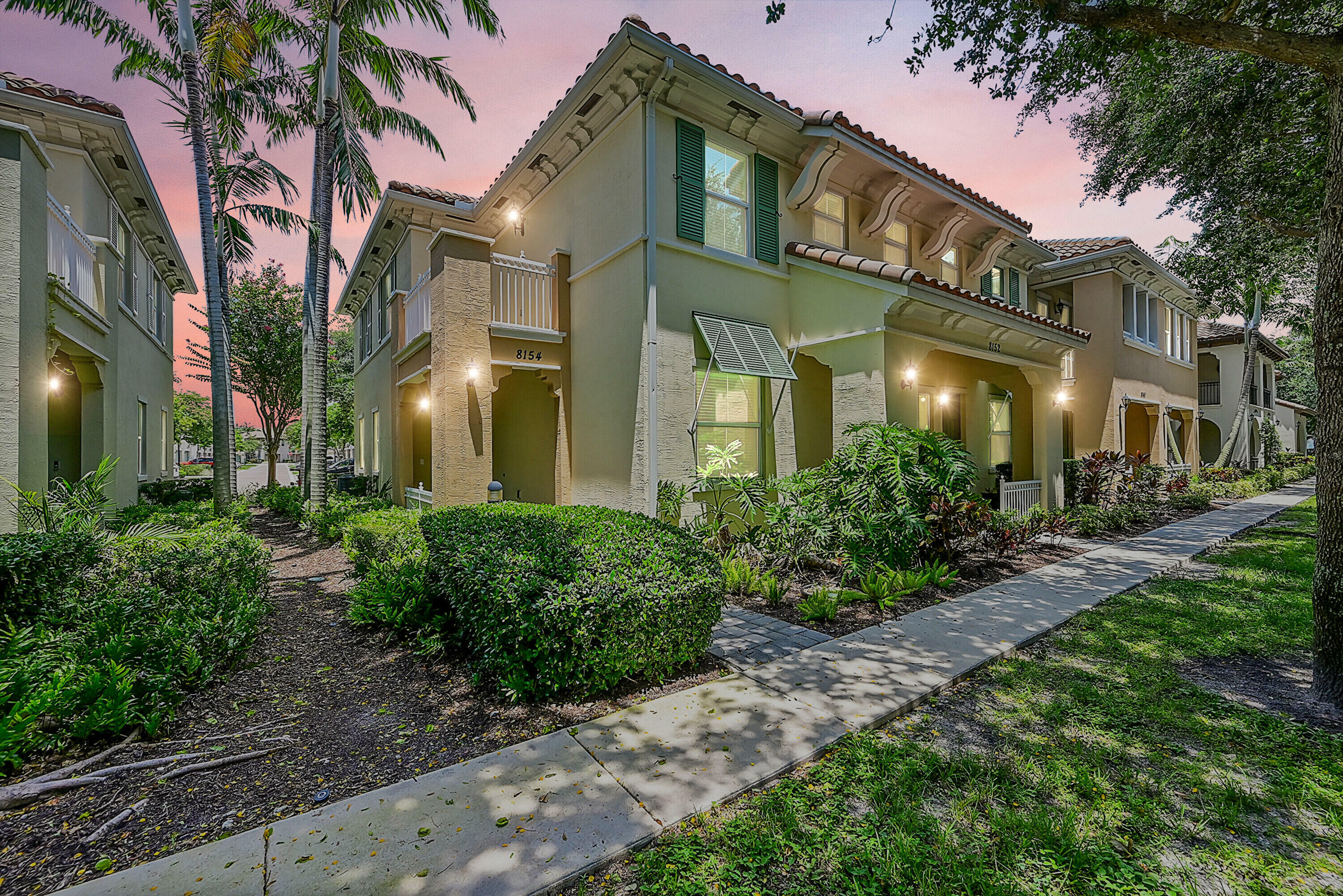 Property Photo:  8152 Cascada Isle Drive  FL 33024 