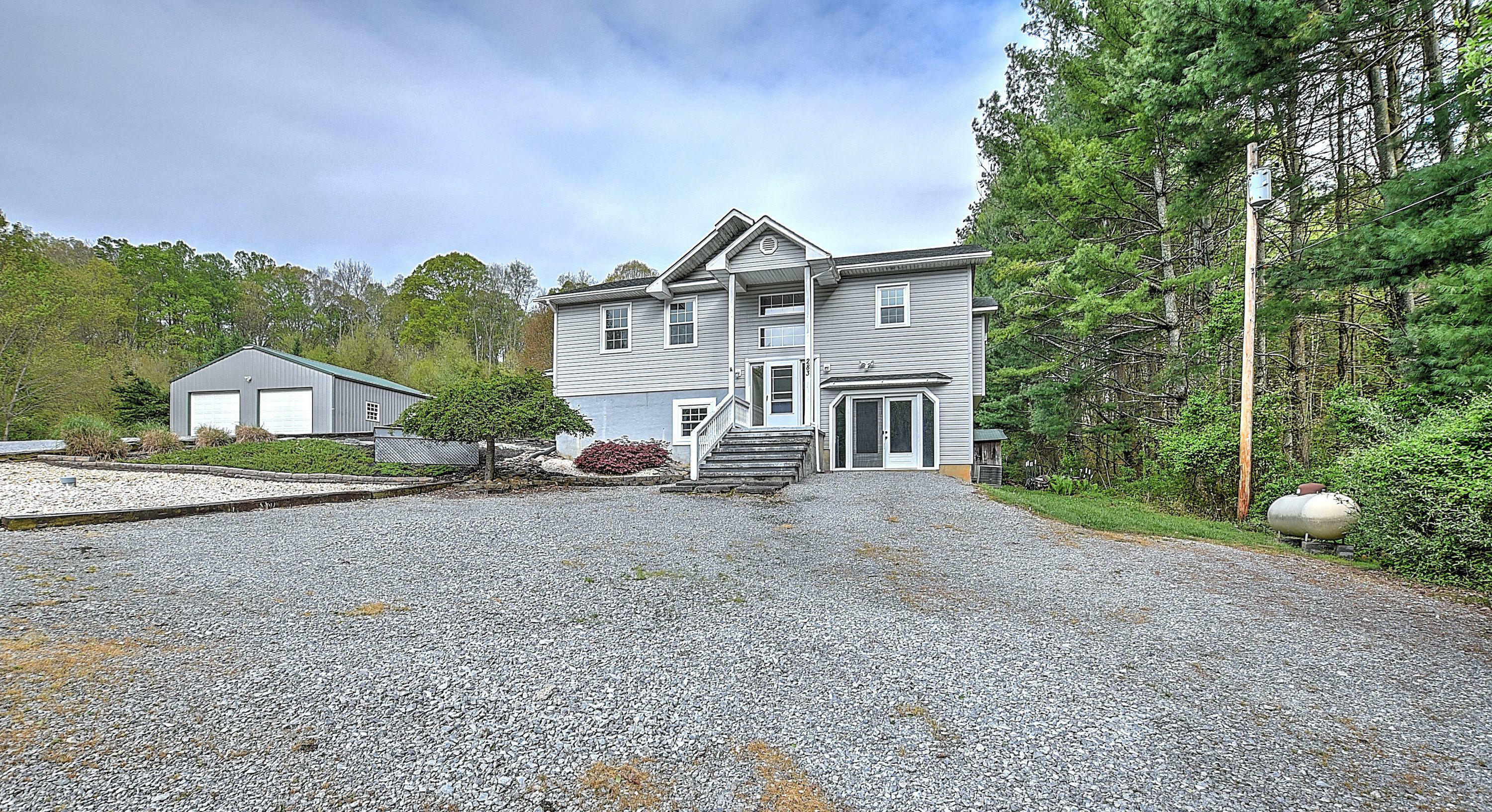 Property Photo:  283 Burdines Pvt Dr Drive  TN 37686 