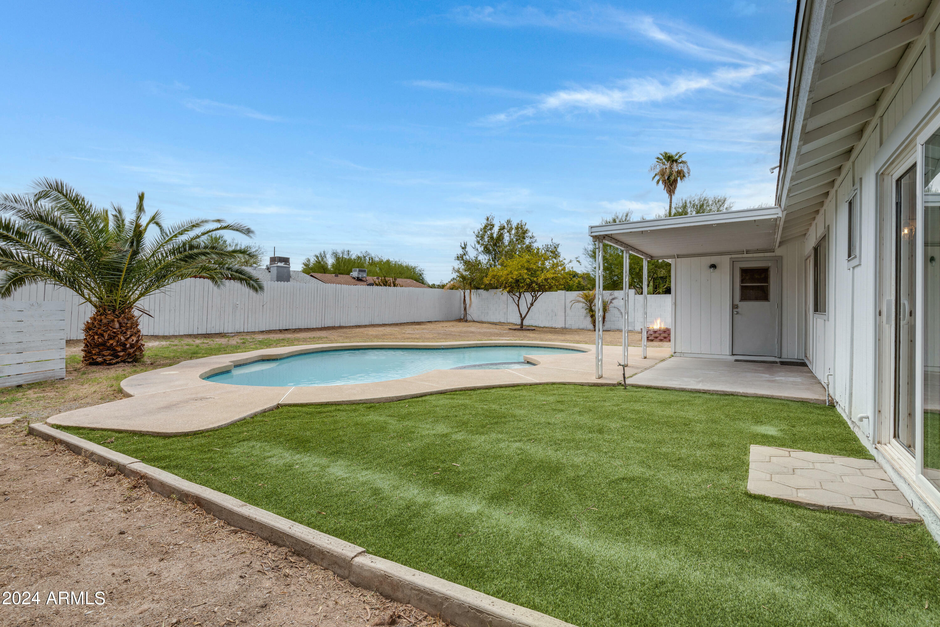 Property Photo:  907 W Libra Drive  AZ 85283 