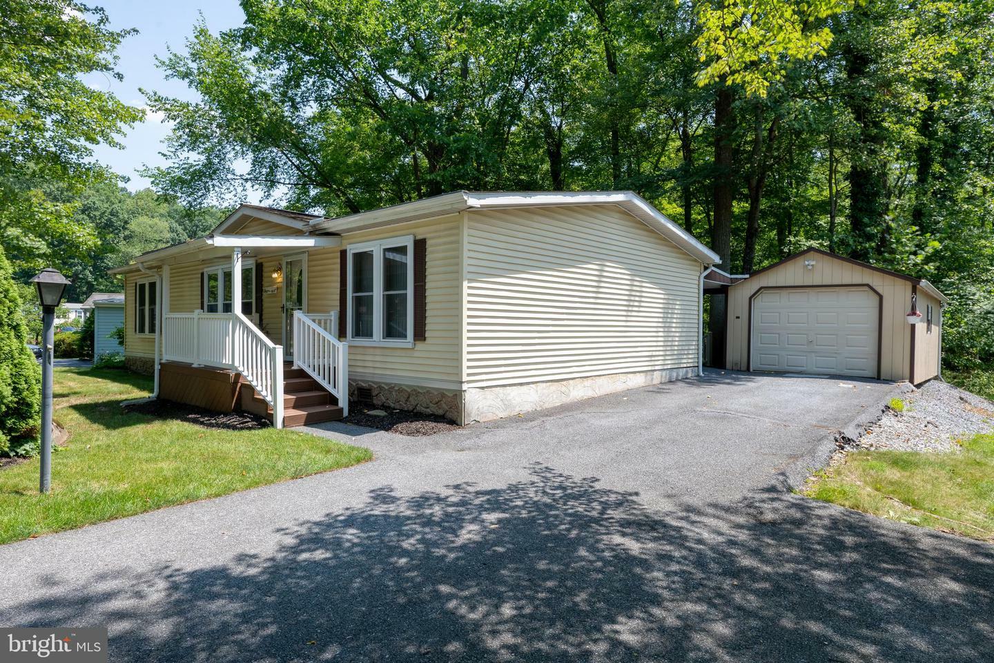 Property Photo:  61 Maple Avenue  PA 17545 