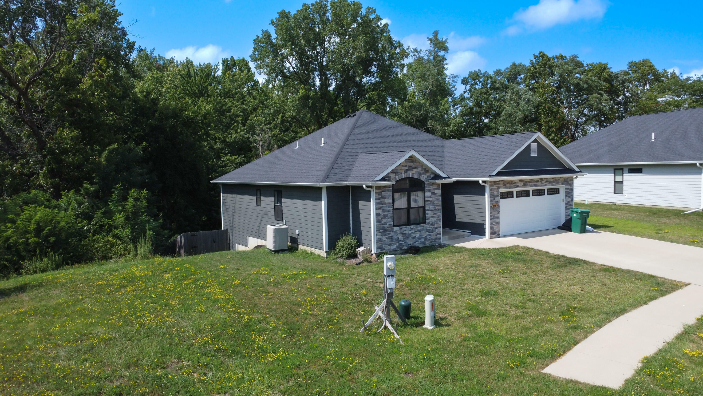 Property Photo: 1509 Ellis Place MO 65270