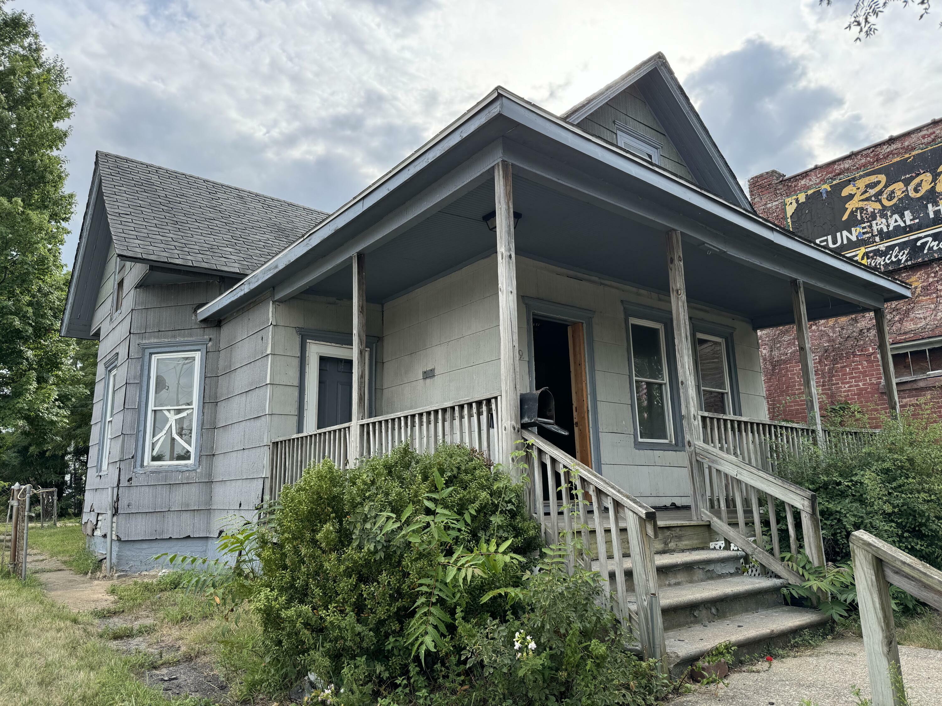 Property Photo:  1009 E Michigan Boulevard  IN 46360 