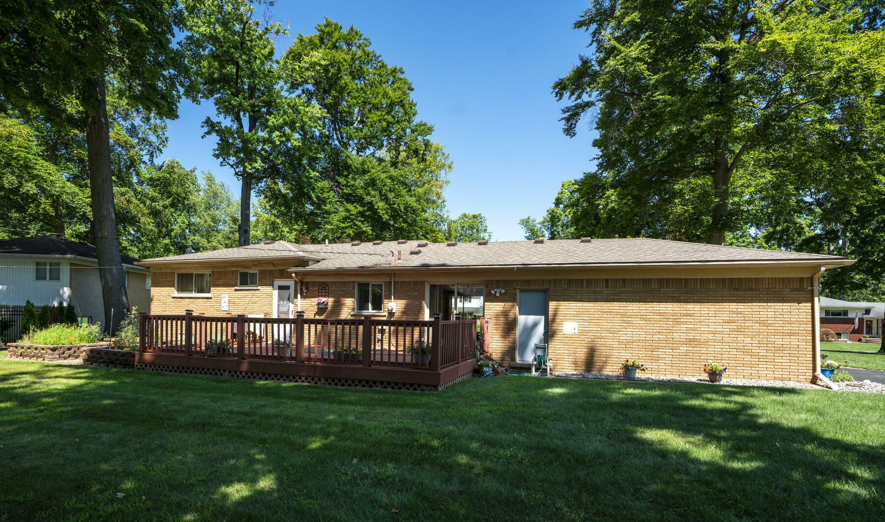 Property Photo:  16184 Southhampton  MI 48154 