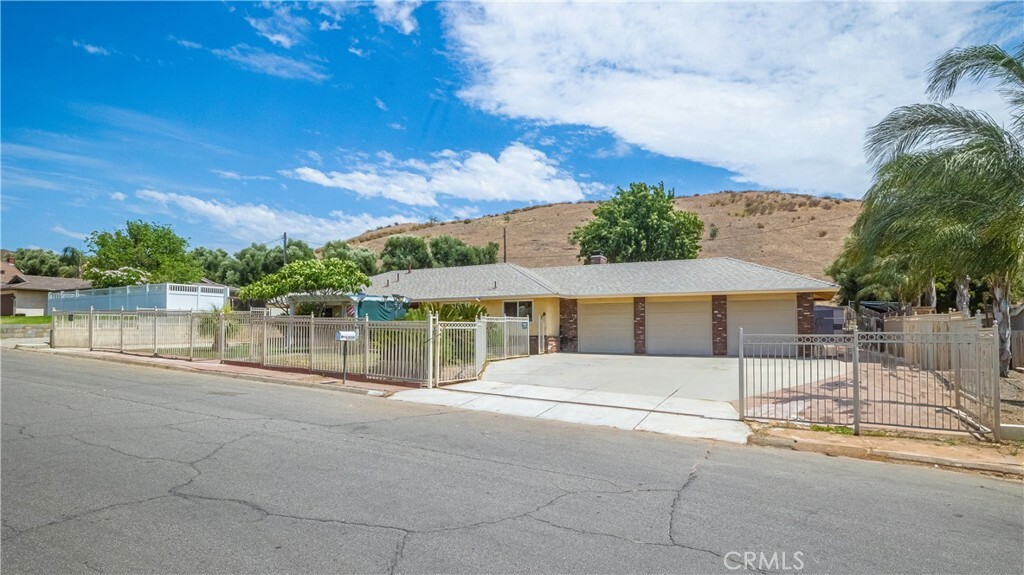 Property Photo:  2310 Loveland Drive  CA 92509 