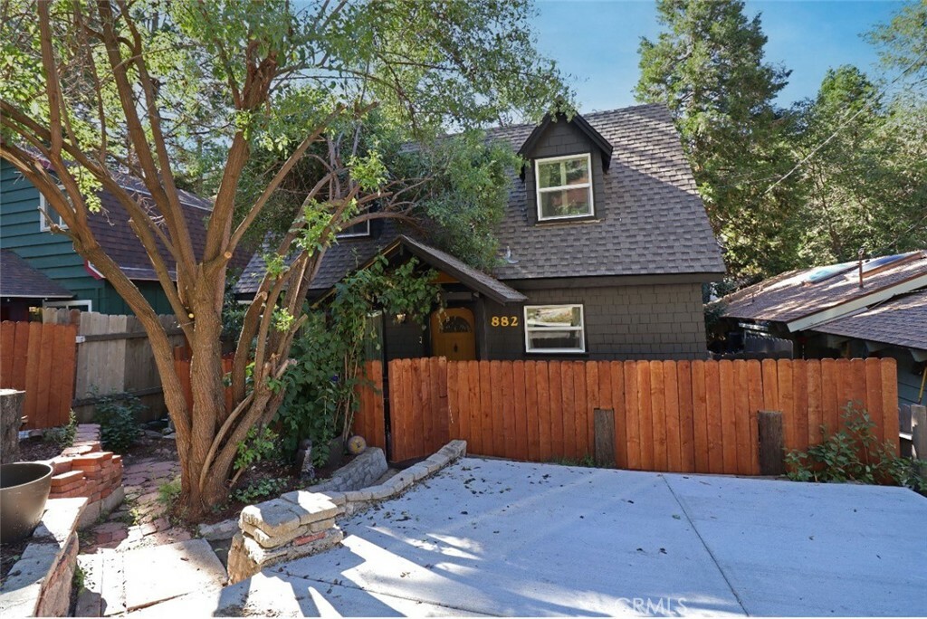 Property Photo:  882 Arrowhead Villa Road  CA 92352 